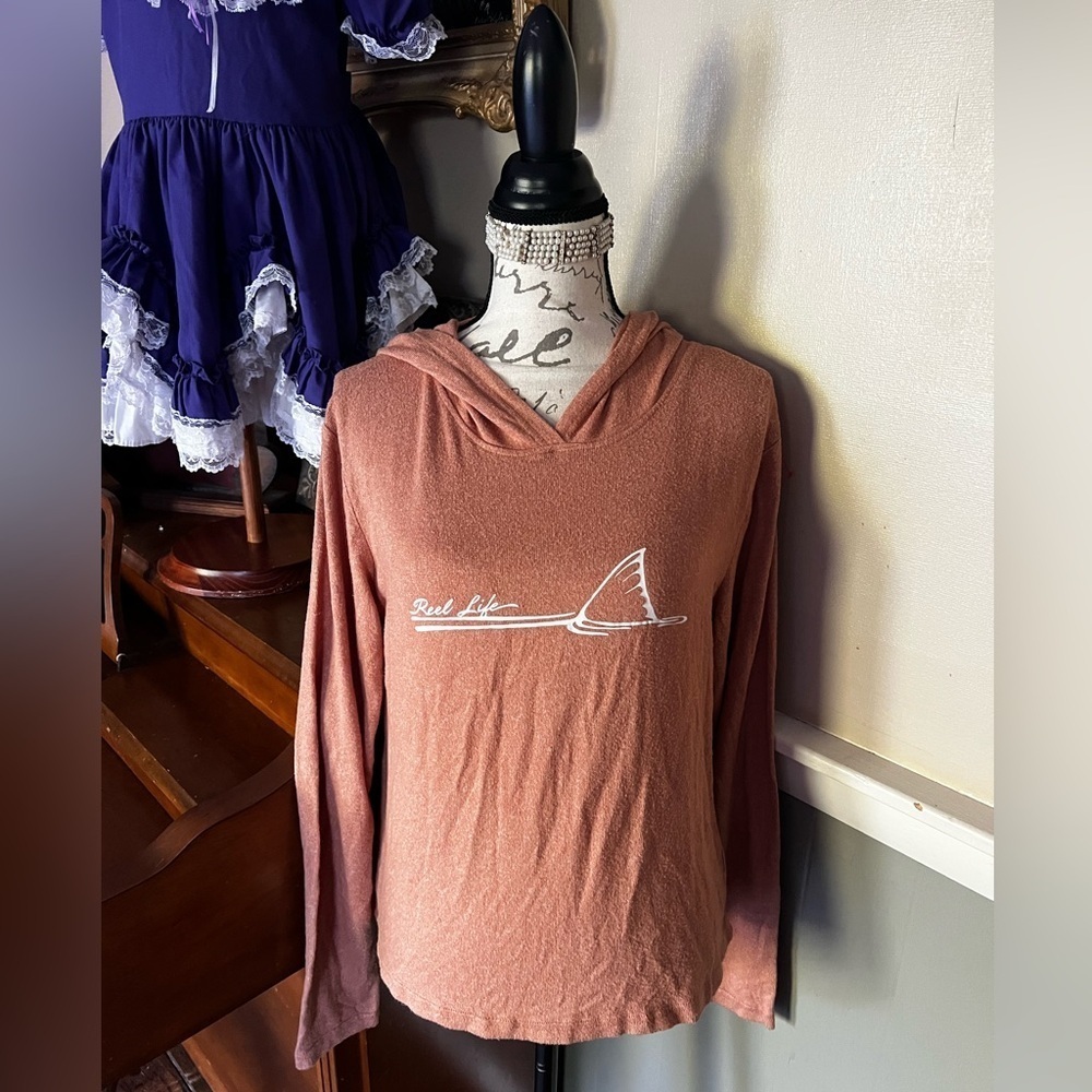 🧡 Women’s Reel Life Pullover Lightweight Hoodie Size S